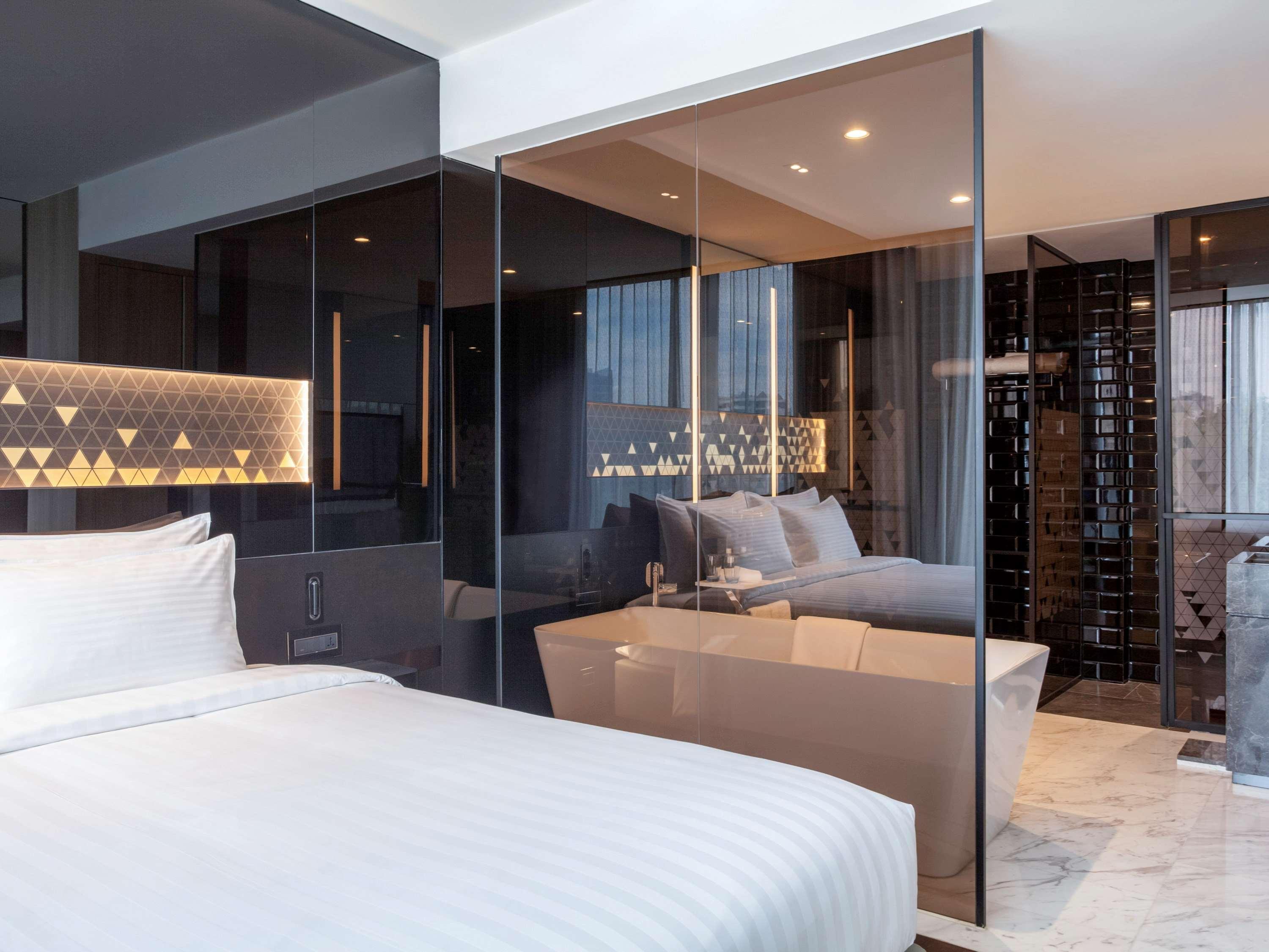 Khách sạn Novotel On Stevens 4*
