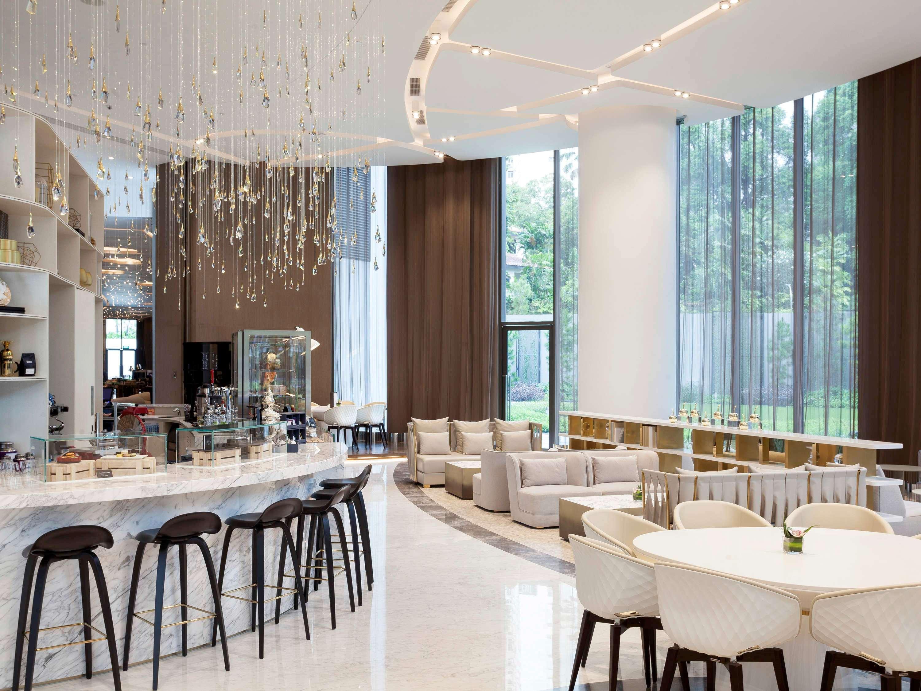 Khách sạn Novotel On Stevens 4*